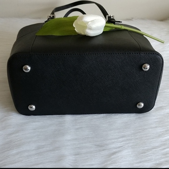 New🌺FREE🛍️BEAUTIFUL MICHAEL KORS TOTE. - Picture 2 of 8